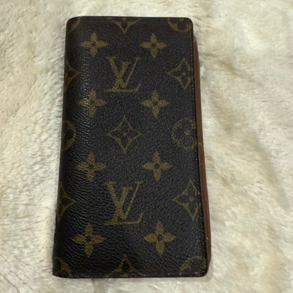 Louis Vuitton checkbook cover/credit card holder - Picture 1 of 9